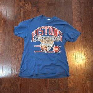 Vintage Detroit Pistons shirt